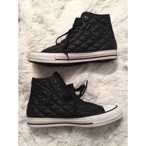 🍒 Quilted Hightop Converse